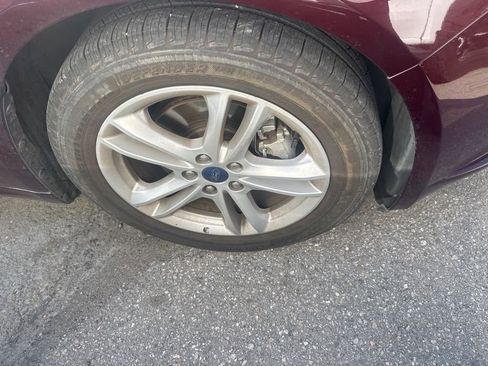 Used 2018 Ford Fusion SE w/ Fusion SE Technology Package image 3