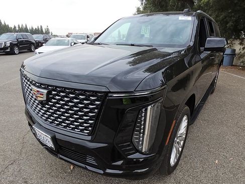 Used 2025 Cadillac Escalade ESV Premium Luxury RWD image 7