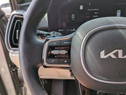 Certified 2025 Kia Sorento SX Prestige AWD/4WD image 34