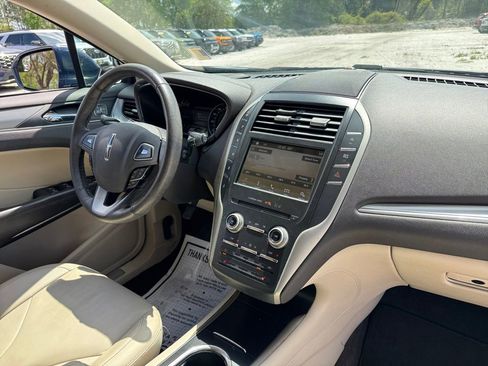 Used 2017 Lincoln MKC Premiere FWD image 21