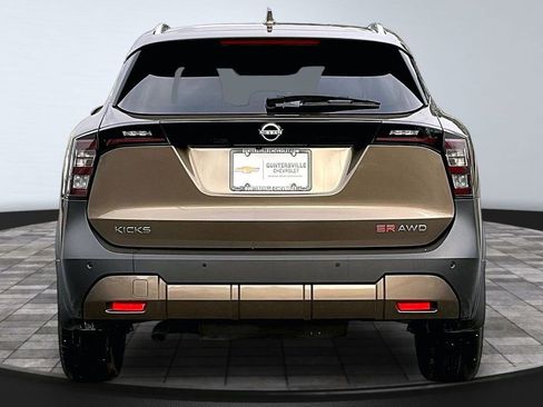Used 2025 Nissan Kicks SR AWD/4WD image 4
