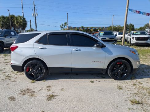 Used 2019 Chevrolet Equinox LT FWD image 3