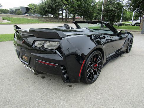 Used 2016 Chevrolet Corvette Z06 w/ 3LZ Preferred Equipment Group RWD image 5