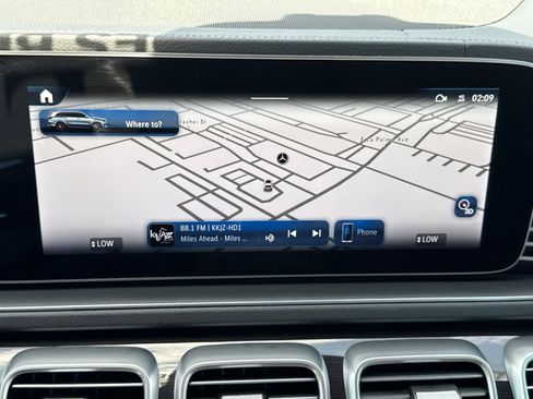 Used 2025 Mercedes-Benz GLS 580 4MATIC image 36