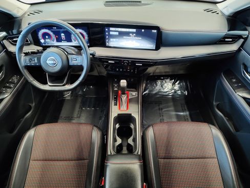 Used 2025 Nissan Kicks SR FWD image 3