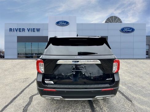 Used 2023 Ford Explorer XLT w/ Equipment Group 202A image 5