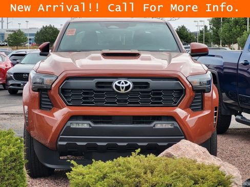 Used 2025 Toyota Tacoma TRD Sport AWD/4WD image 3