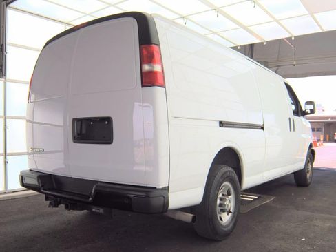 Used 2023 Chevrolet Express 3500 Extended w/ Driver Convenience Package RWD image 3