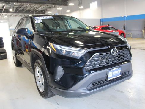 Used 2023 Toyota RAV4 LE AWD/4WD image 4