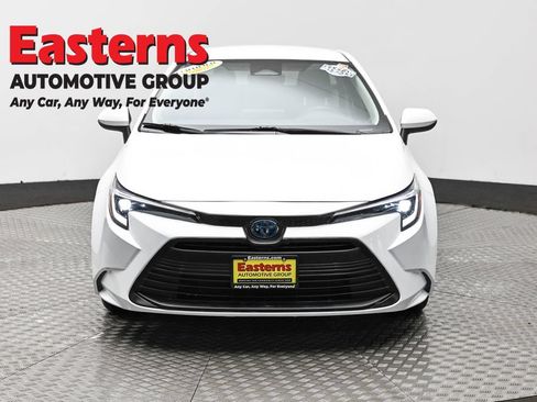 Used 2024 Toyota Corolla LE w/ LE Convenience Package FWD image 2