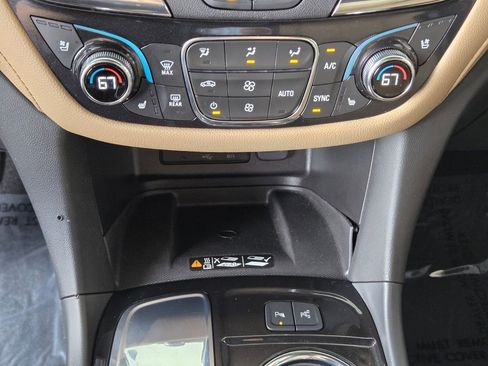 Used 2024 Chevrolet Equinox Premier image 27