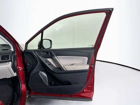 Used 2018 Subaru Forester 2.5i Premium w/ All-Weather Package image 30