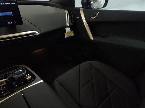 New 2026 BMW iX xDrive60 image 24