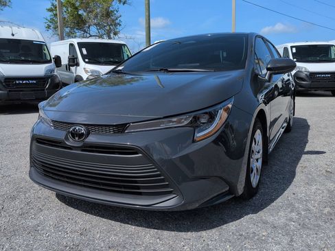 Used 2025 Toyota Corolla LE FWD image 9