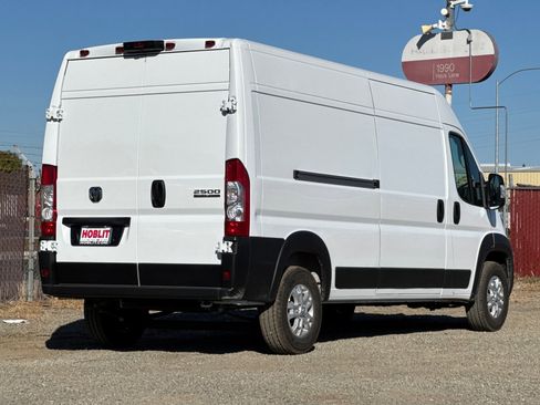 New 2026 RAM ProMaster 2500 w/ Quick Order Package 22G SLT image 3