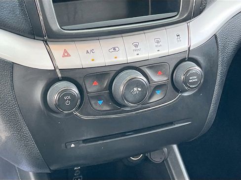 Used 2020 Dodge Journey SE w/ SE Popular Equipment Group FWD image 14