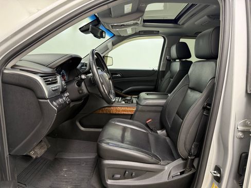Used 2019 Chevrolet Suburban Premier AWD/4WD image 18