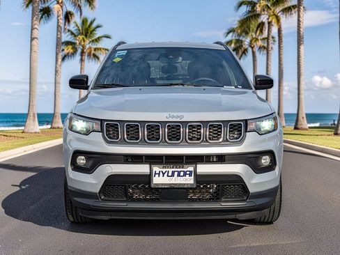 Used 2024 Jeep Compass Latitude AWD/4WD image 3