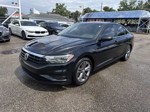 Used 2021 Volkswagen Jetta R-Line w/ R-Line Cold Weather Package FWD image 3
