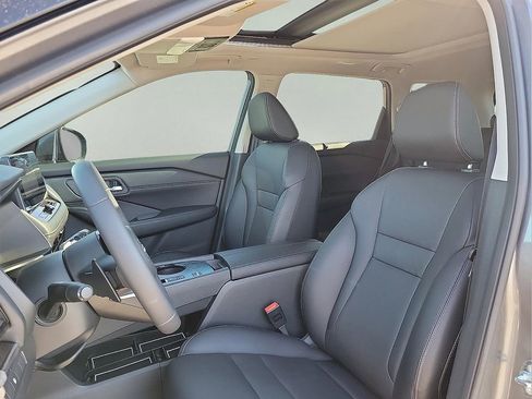 Used 2024 Nissan Rogue SL w/ SL Premium Package FWD image 11