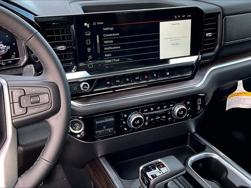 Certified 2024 GMC Sierra 1500 SLT image 6