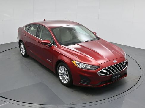 Certified 2019 Ford Fusion SE image 40