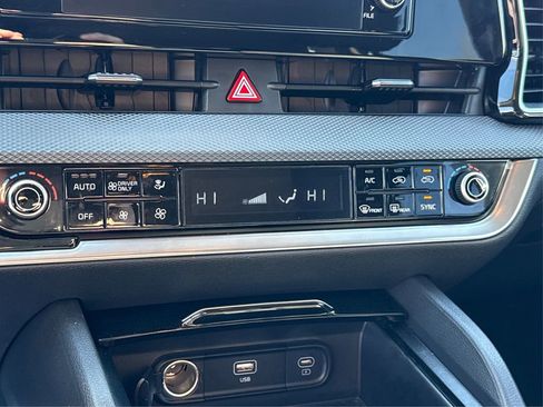 Certified 2025 Kia Sportage LX AWD/4WD image 32