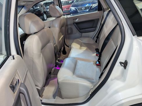 Used 2010 Ford Focus SEL image 18