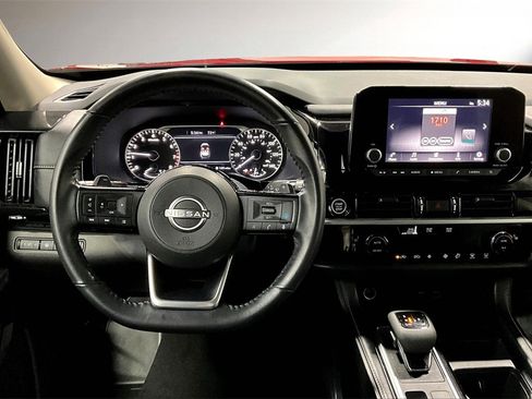 Used 2023 Nissan Pathfinder SV w/ SV Premium Package image 8