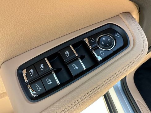 Used 2025 Porsche Macan image 15