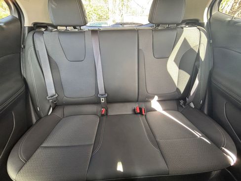 Used 2025 Buick Encore GX Preferred AWD/4WD image 35