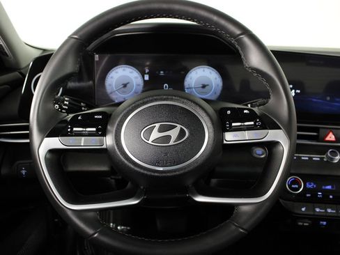 Certified 2025 Hyundai Elantra SEL image 8