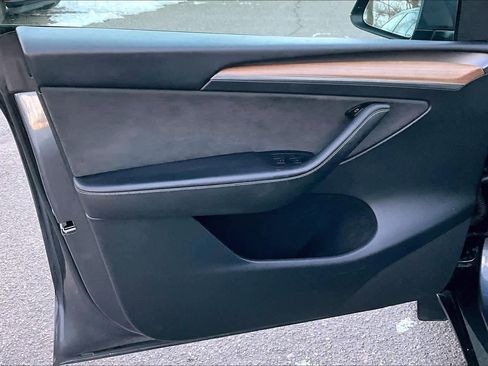 Used 2023 Tesla Model Y Performance image 19