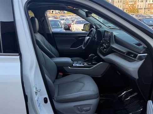 Used 2021 Toyota Highlander Limited image 9