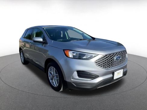 Used 2024 Ford Edge SEL image 3