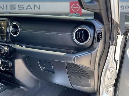 Used 2022 Jeep Wrangler Unlimited Sahara w/ Cold Weather Group AWD/4WD image 26
