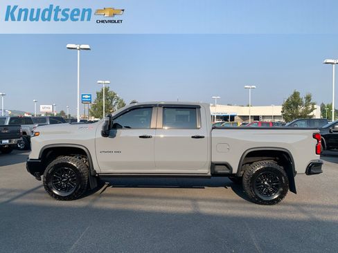 Used 2025 Chevrolet Silverado 2500 ZR2 w/ LPO, Dark Essentials Package AWD/4WD image 4
