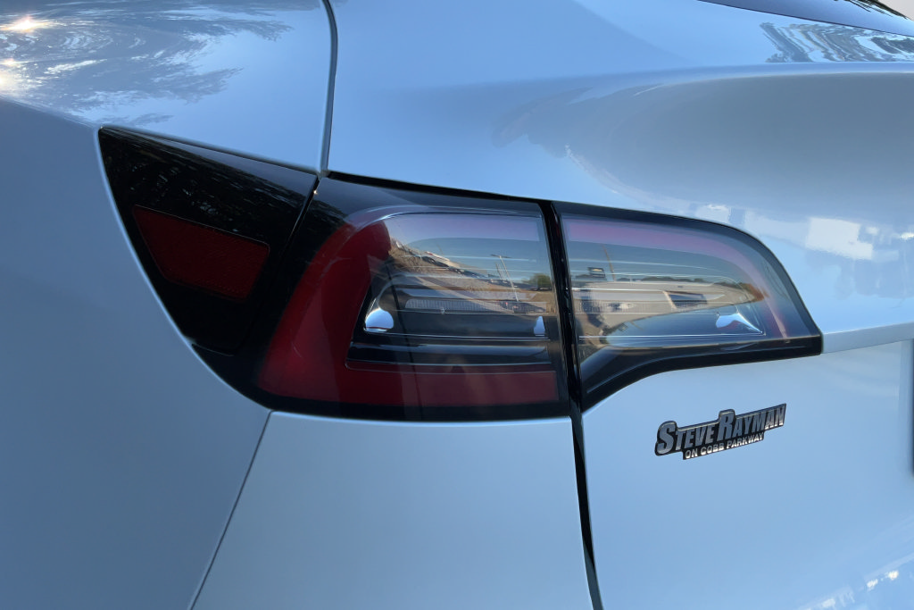 Used 2024 Tesla Model Y 2WD image 27