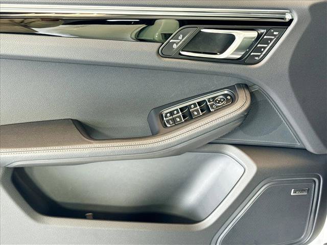 Used 2026 Porsche Macan AWD/4WD image 11