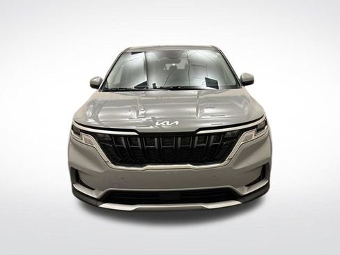 Used 2024 Kia Carnival EX FWD image 2