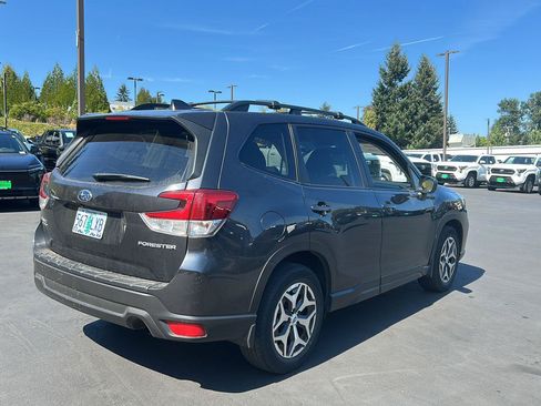 Used 2019 Subaru Forester Premium w/ All-Weather Package AWD/4WD image 3