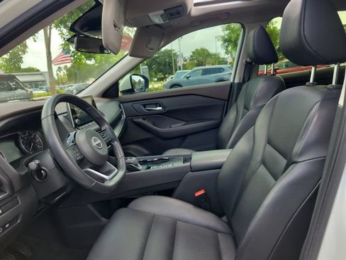 Used 2023 Nissan Rogue SV w/ SV Premium B Package FWD image 15