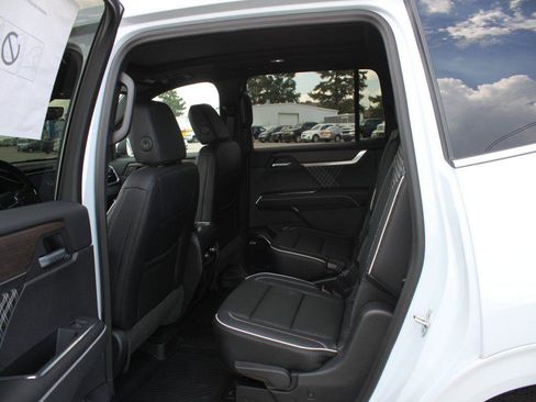 New 2026 GMC Acadia Denali w/ Super Cruise Package image 7