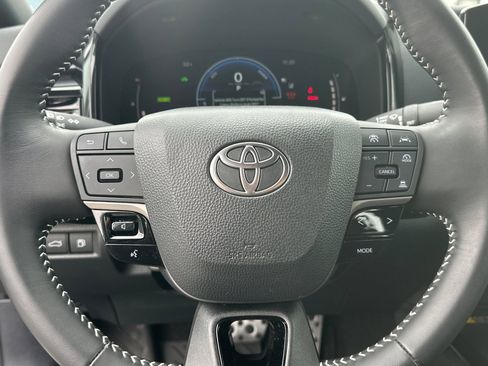 Used 2025 Toyota Camry SE image 24