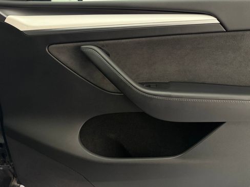 Used 2024 Tesla Model Y 2WD image 19