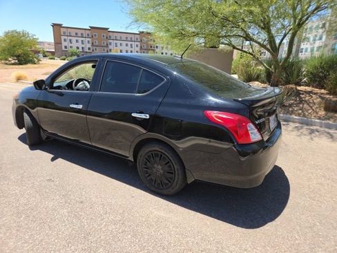 Used 2016 Nissan Versa SV w/ SV Tech Package FWD image 4