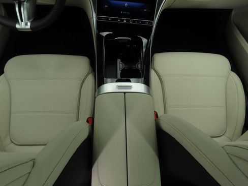 Certified 2025 Mercedes-Benz C 300 4MATIC Sedan image 16