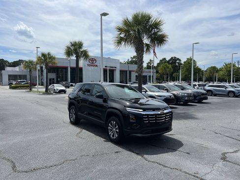 Used 2026 Chevrolet Equinox LT FWD image 2