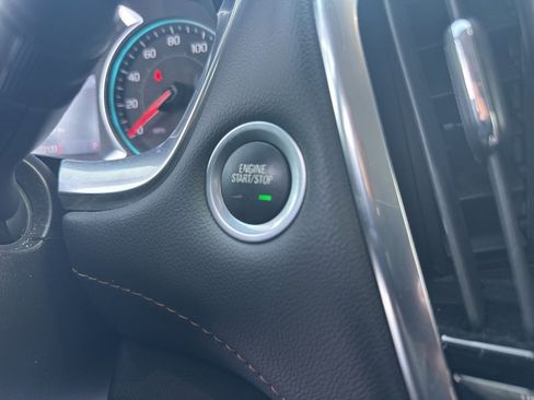 Used 2020 Chevrolet Traverse LT image 11