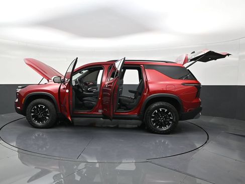Used 2025 Chevrolet Traverse Z71 w/ Enhanced Driving Package AWD/4WD image 32